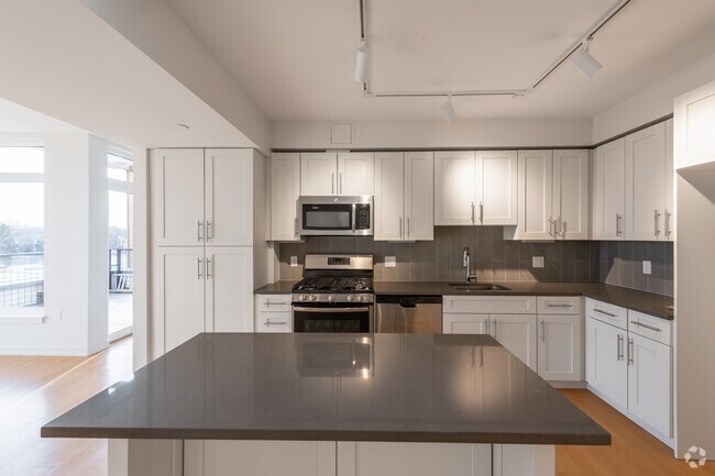 2BR, 2BA - 1,085 SQ FT