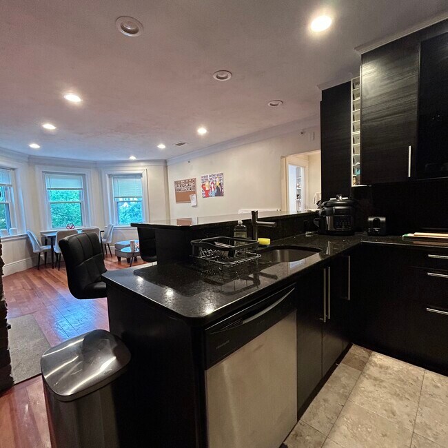 Photo - 1616 Beacon St