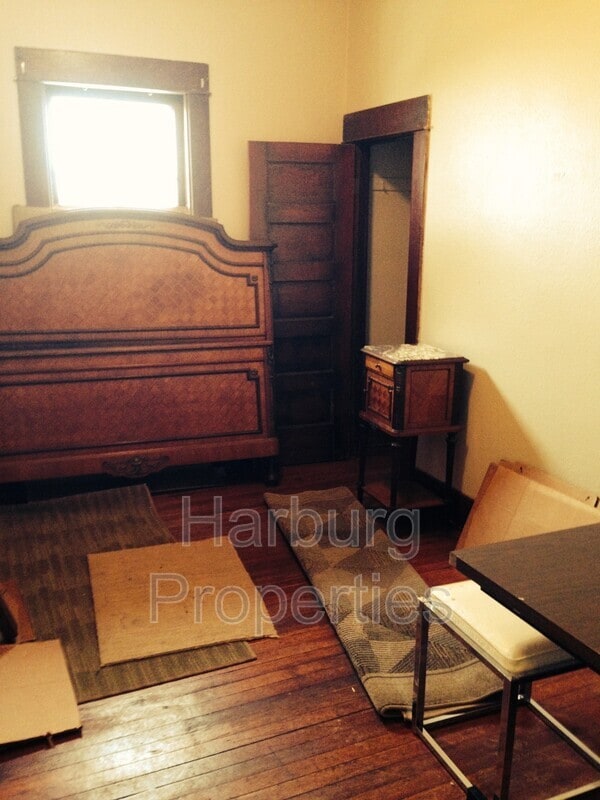 Photo - 2515 Broadway St