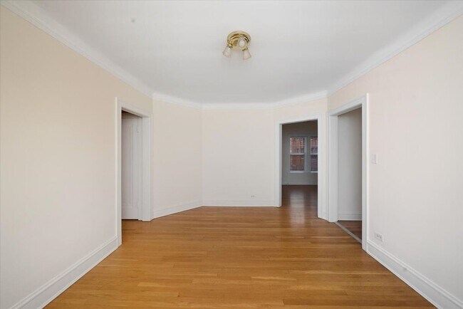 Photo - 735 Hinman Ave