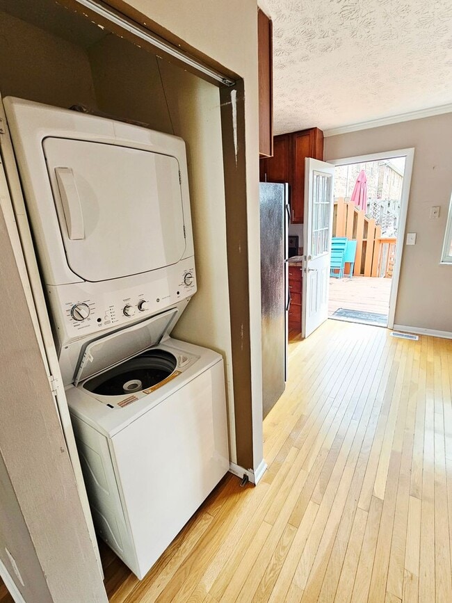 Photo - COMING SOON! 2BR Townhome in Clintonville near OSU – W/D, Parking, Pet Friendly