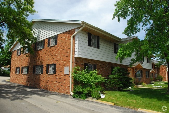 4340 W Loomis Apts