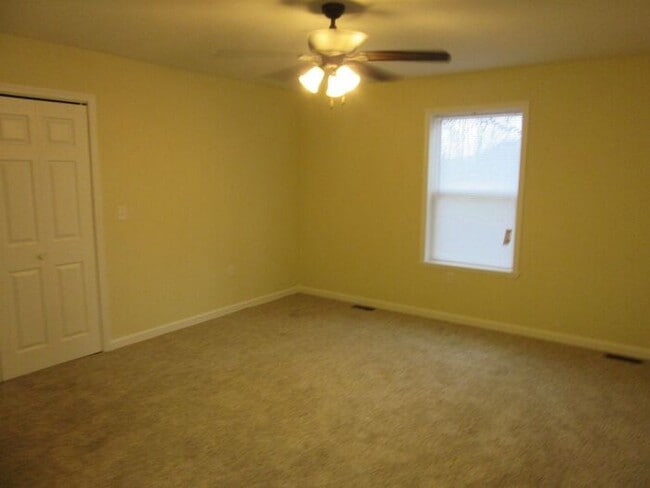 Photo - 2 Bedroom Upper Unit Pets Welcome!!