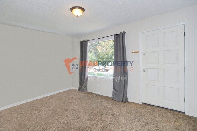 Photo - 566 Stringham Ave