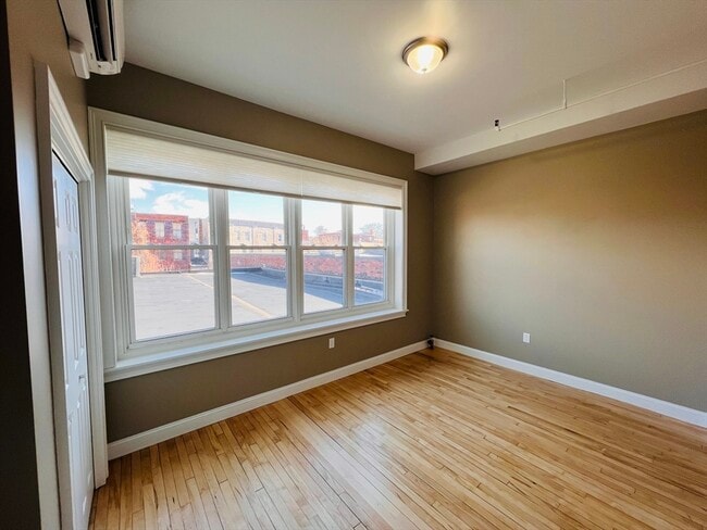 Building Photo - 158 Main St Unit 12