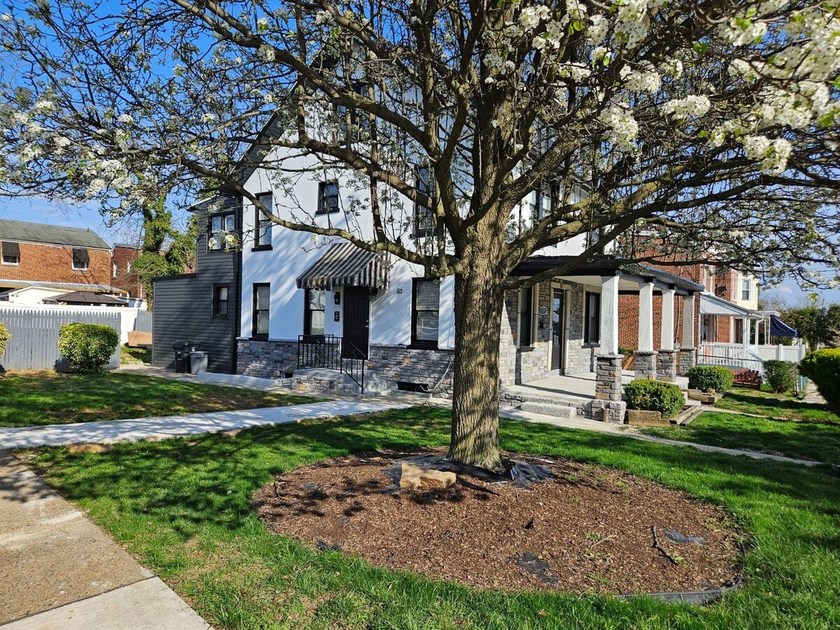 Photo - 101 E 35th St Unidad 101 E 35th Street, Apt. 2