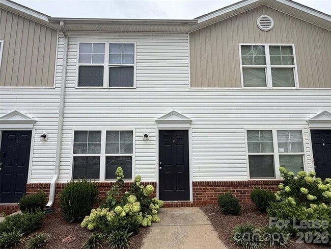 Building Photo - 2021 Oakdale Rd