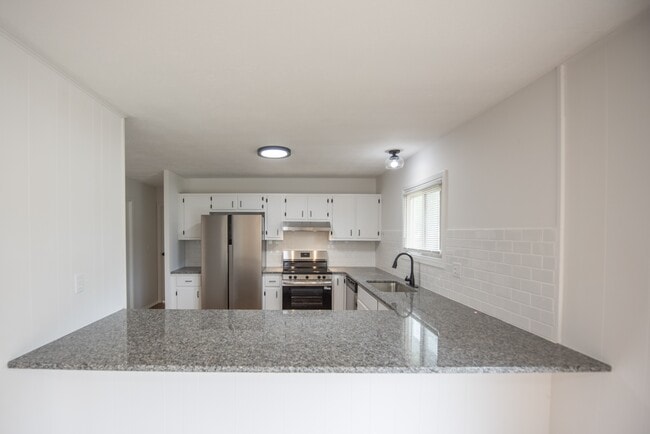 Building Photo - 512 Sprague Rd Rental