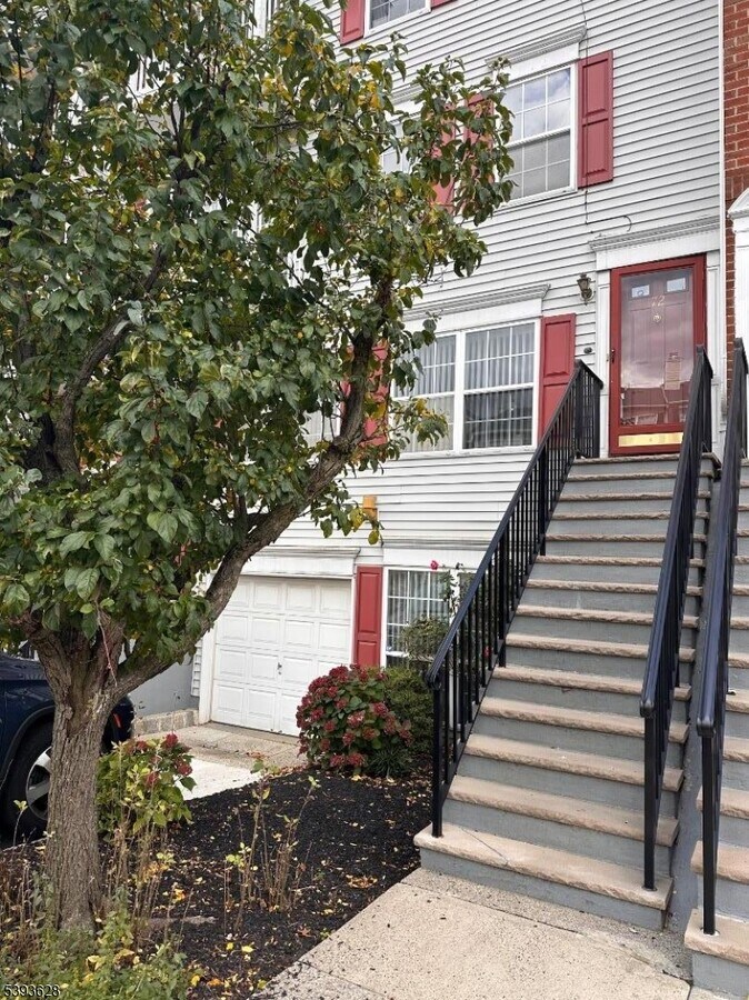 Photo - 72 Vaughan Dr