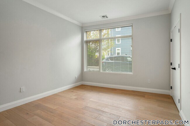 Photo - 142 Pleasant St Unit 1