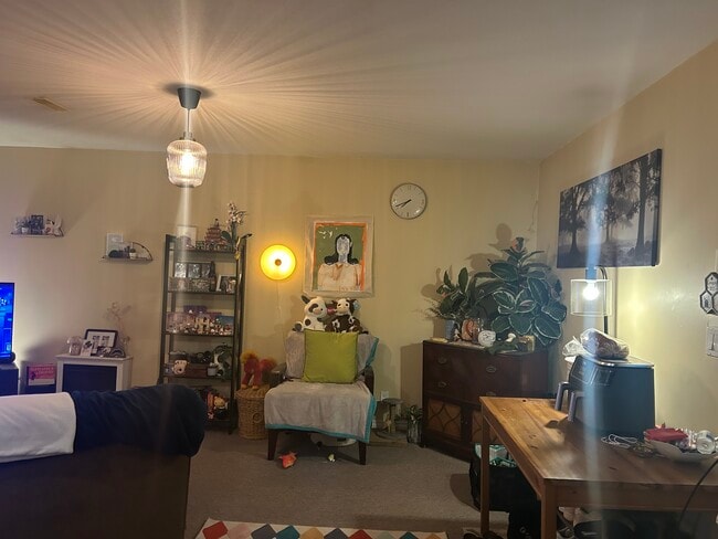 Photo - 6195 168 St