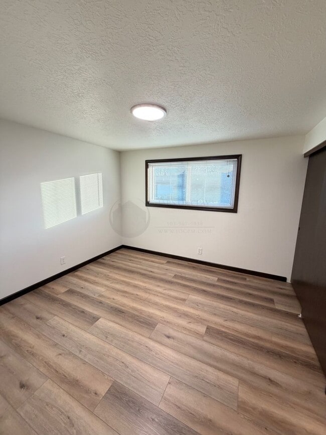 Photo - Great Single Level Unit- Rent Ready!!