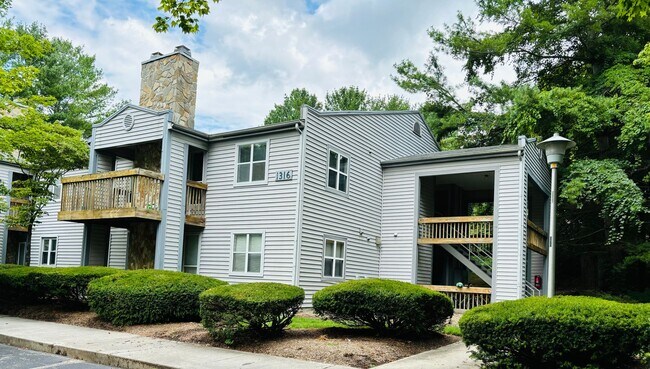 Photo - 1316 Henry Ln