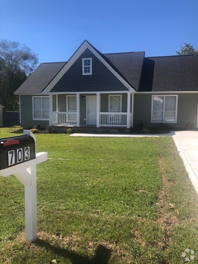 Building Photo - Newly Renovated Home Winslow Subdivision