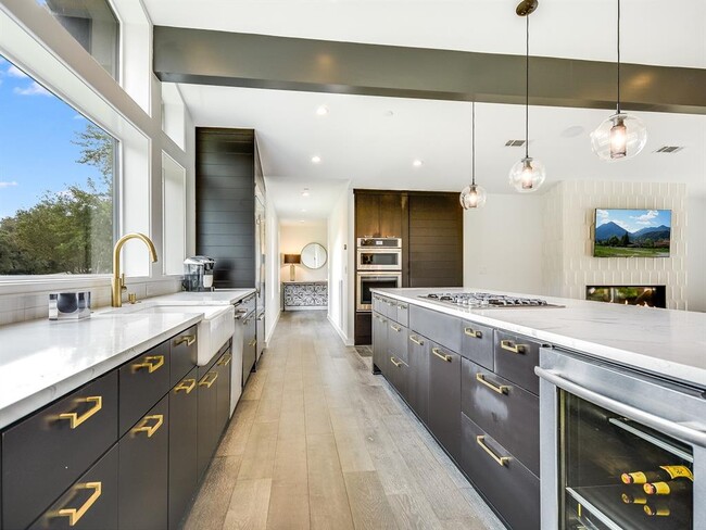 Photo - 2700 Rollingwood Dr