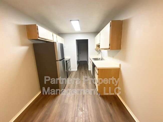 Photo - 5705 Sara St