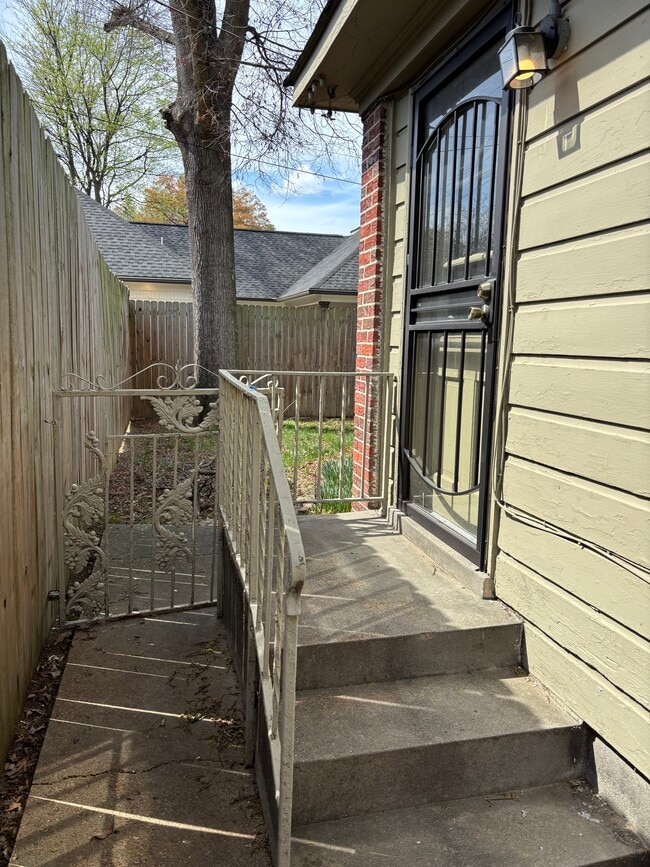 Photo - 3659 Highland Park Pl