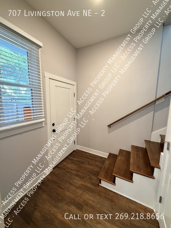 707 Livingston Ave NE
