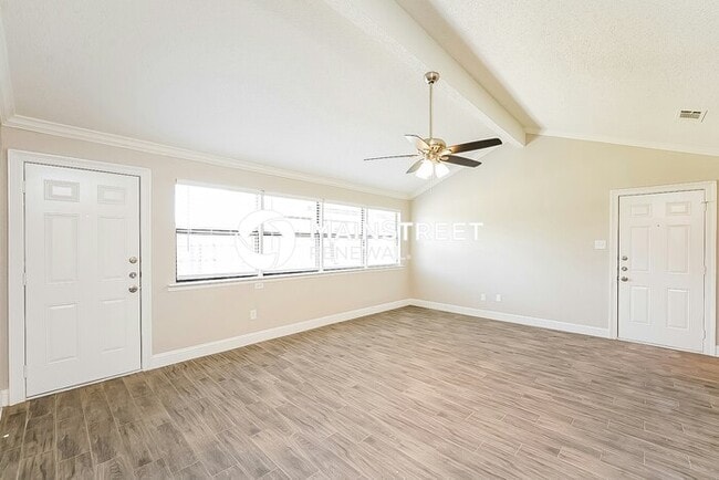 Photo - 3 Bedroom Pet-Friendly Home in Mesquite, TX with Main Street Renewal
