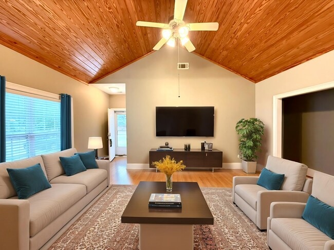 Sala de estar (decorada virtualmente) - 361 E Longleaf Dr