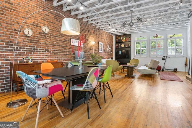 Photo - 230 Bradberry St SW