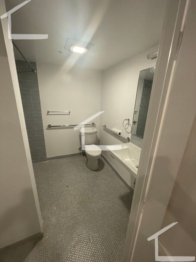 Photo - Gigantic, newly renovated 1 bedroom apartm...