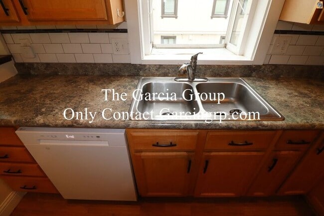 Photo - 602 NE Brazee St