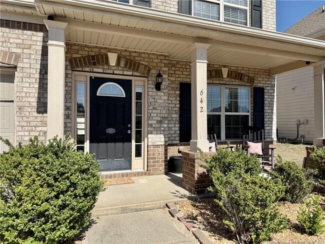 Photo - 642 Regimental Dr