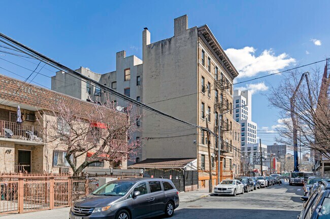 Photo - 425 E 153rd St