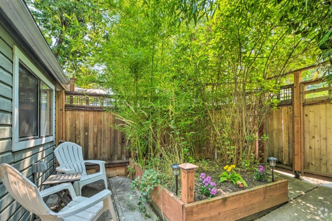 Building Photo - 675 Siskiyou Blvd Rental