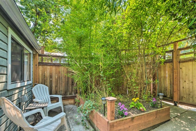 Building Photo - 675 Siskiyou Blvd Rental