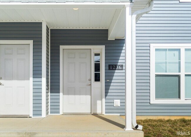 1222 W Rangeview Cir