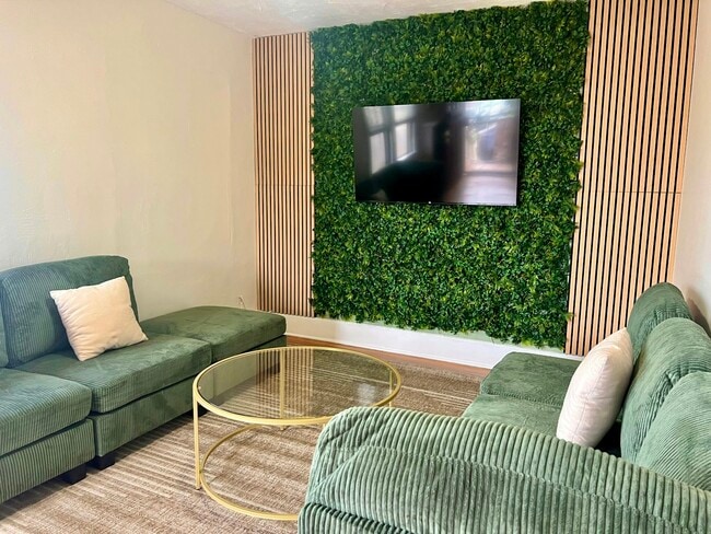 Photo - 2717 Wightman St