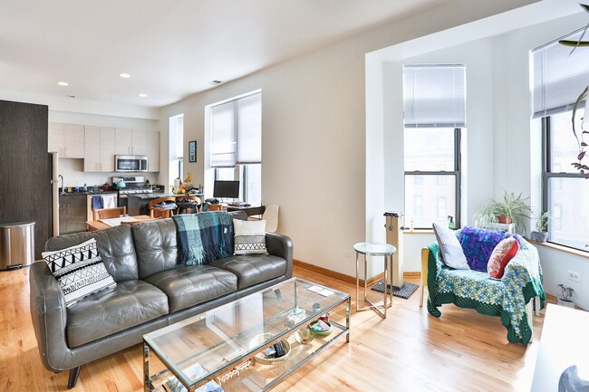 Photo - Noble Square Large 2 Bed w/Central Heat & A/C, Only 2 Blocks to the Blue Line, In-Unit Laundry. F... Unit 4F