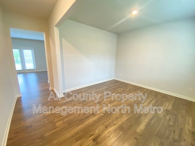 Photo - 102 Oaktree St