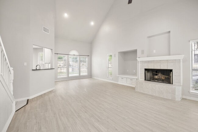 Photo - Spacious 3 Bed, 2.5 Bath in Prime Lakeway Location