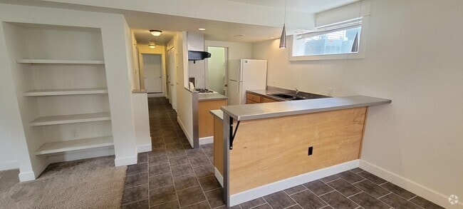 Building Photo - 303 Center St Rental