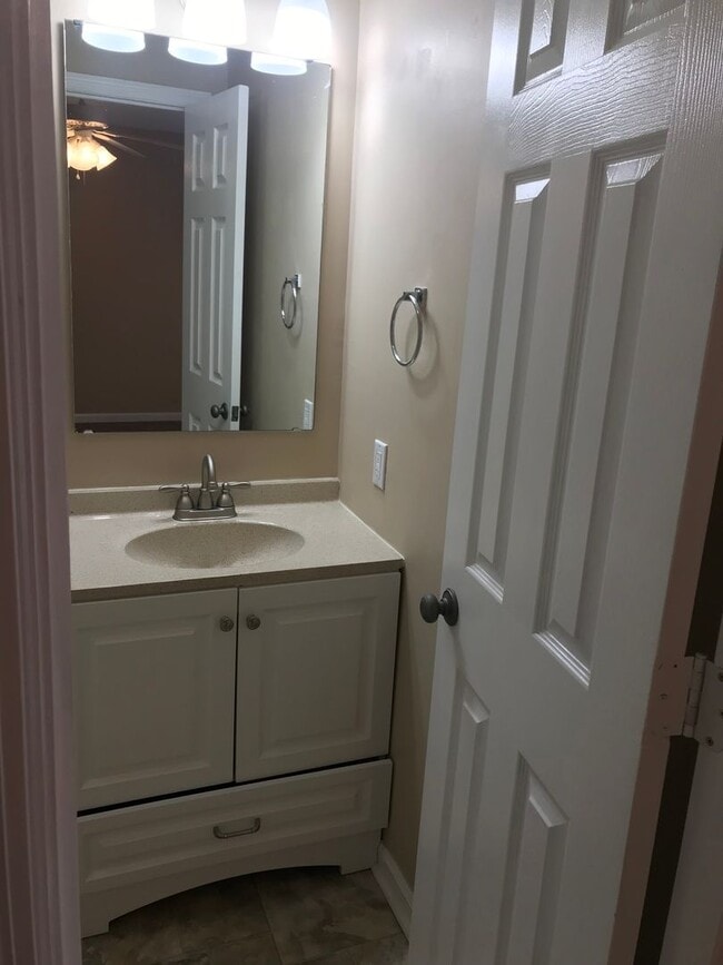 Photo - Nice 2 bedroom 2.5 bath town home in quiet neighborhood in town