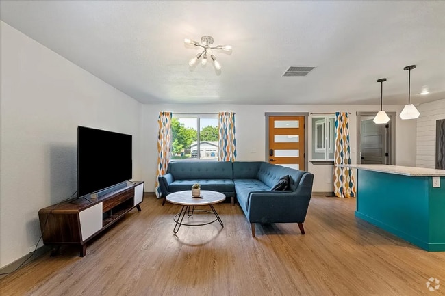 Building Photo - 2034 Division Ave Rental