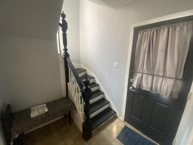 Photo - 242 Archibald St N