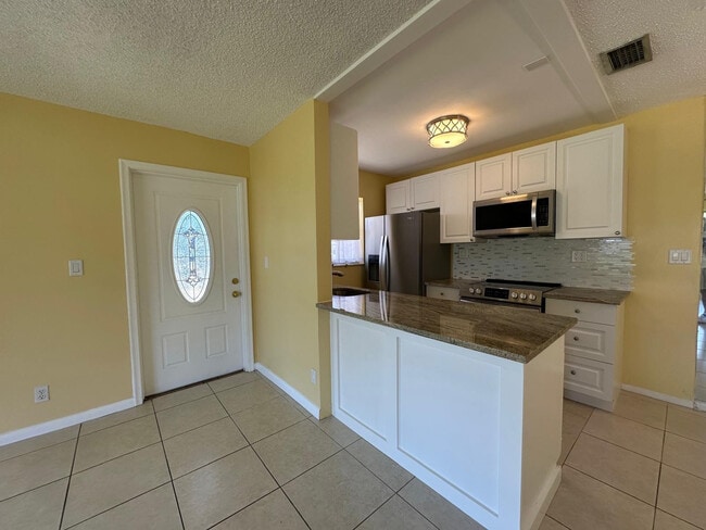 Photo - 665 High Point Dr