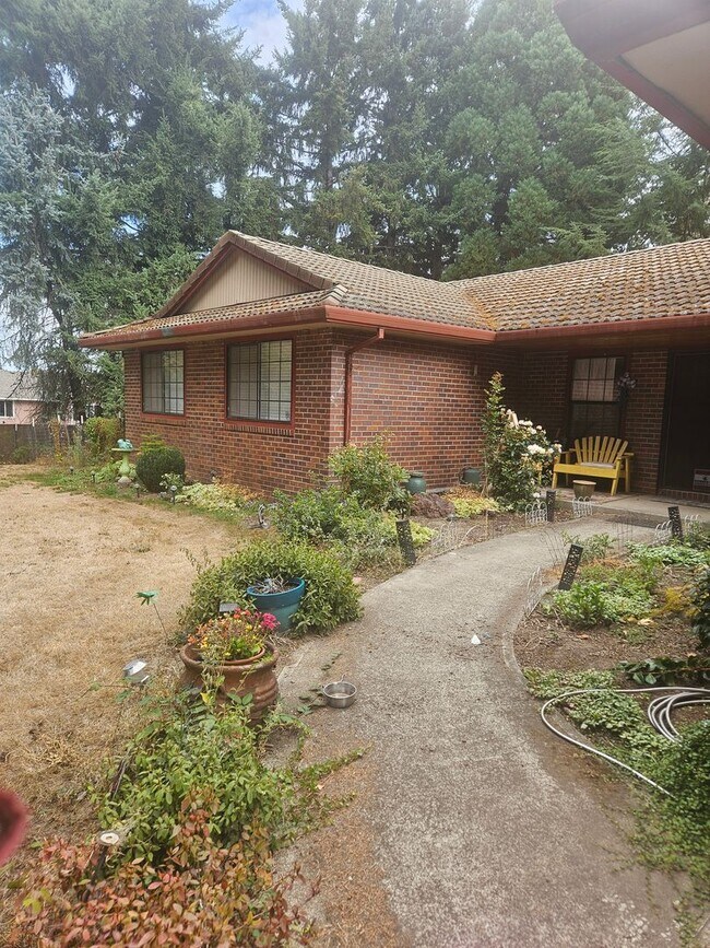 Photo - Spacious 4 bedroom/4 bath home on 1.5 acres
