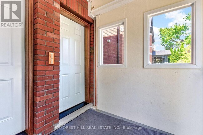 326 Palmerston Blvd