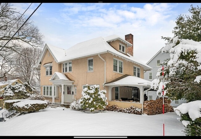 Building Photo - 26 Linden St Unit 2