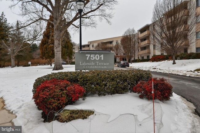 Building Photo - 7505 Democracy Blvd Unit A114