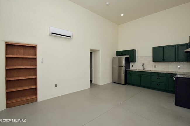 Photo - 143 W Simpson St