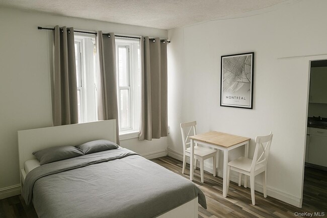 Photo - 370 North Ave