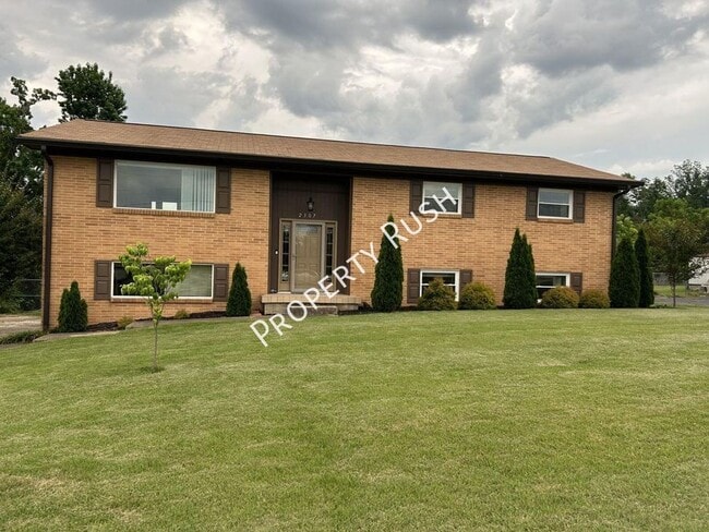 Building Photo - 2307 Arroyo Dr