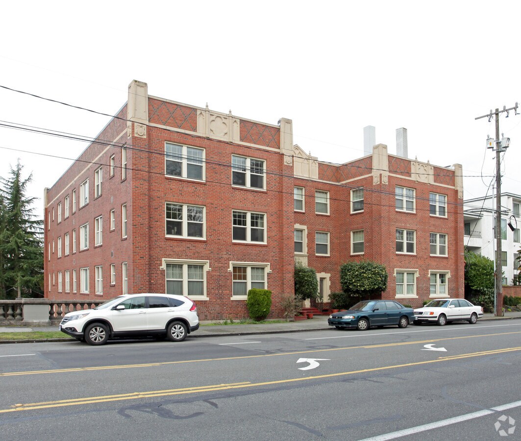 Photo - 5705 Phinney Ave N Apartments