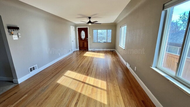 Photo - 4115 Hooker St